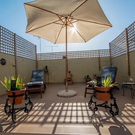 Historic Townhouse With Roof Terrace Quiet Courtyard 5Min To Ferry Market 펜션 오양