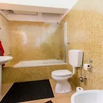 Olho Townhouse With Roof Terrace Courtyard 5min To Ferry Market