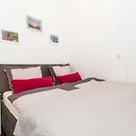 Casa vacanze Olho Townhouse With Roof Terrace Courtyard 5min To Ferry Market Olhão