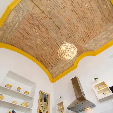 Charming Townhouse With Aircon Only 500m From The Marina And The Typical Market * Olhão