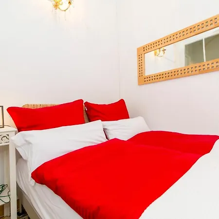 Charming Townhouse With Aircon Only 500m From The Marina And The Typical Market Olhão