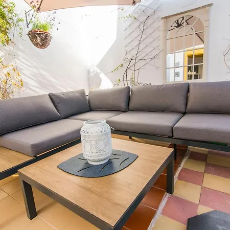 Charming Townhouse With Aircon Only 500m From The Marina And The Typical Market Olhão