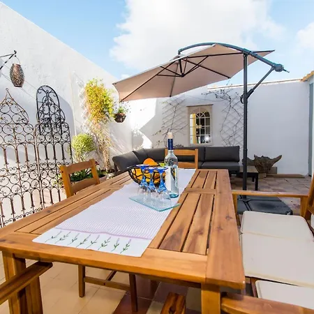 Tatil Evi Charming Townhouse With Aircon Only 500m From The Marina And The Typical Market Olhão