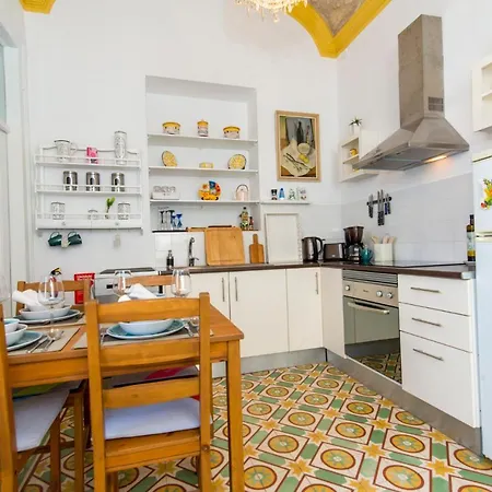 Charming Townhouse With Aircon Only 500m From The Marina And The Typical Market Tatil Evi *