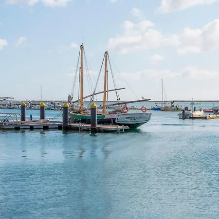 Charming Townhouse With Aircon Only 500m From The Marina And The Typical Market Tatil Evi Olhão